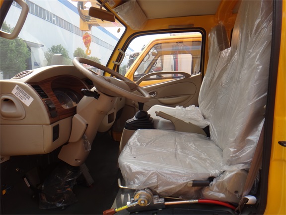 東風(fēng)8-10米高空作業(yè)平臺車