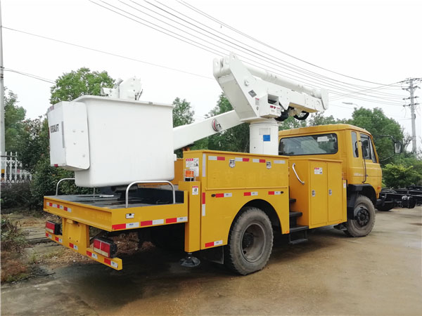 你見(jiàn)過(guò)四驅(qū)的高空作業(yè)車(chē)嗎？