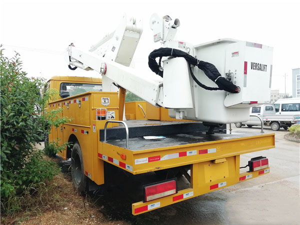 你見(jiàn)過(guò)四驅(qū)的高空作業(yè)車(chē)嗎？