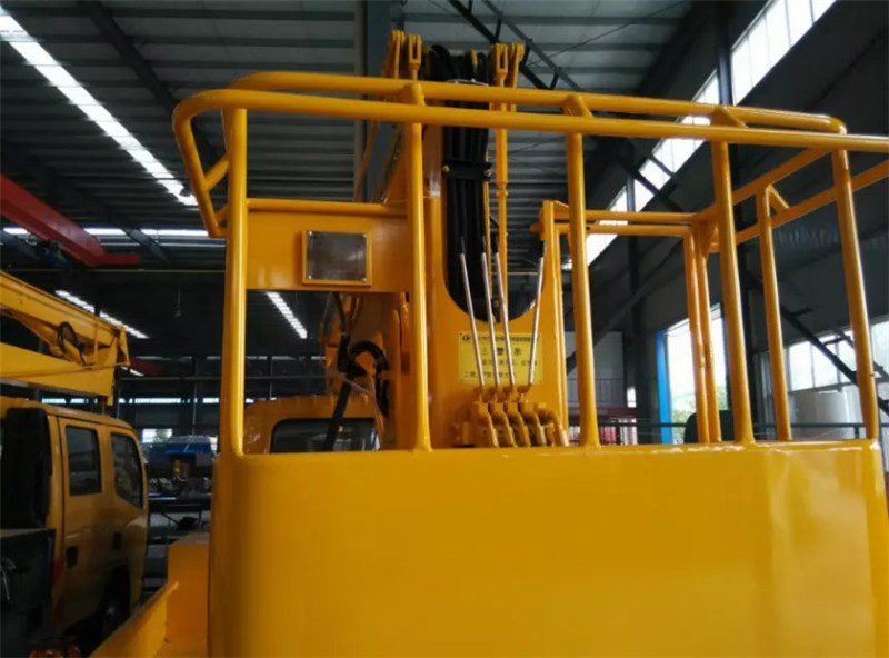 東風雙排高空作業(yè)車｛12米.14米.16米｝