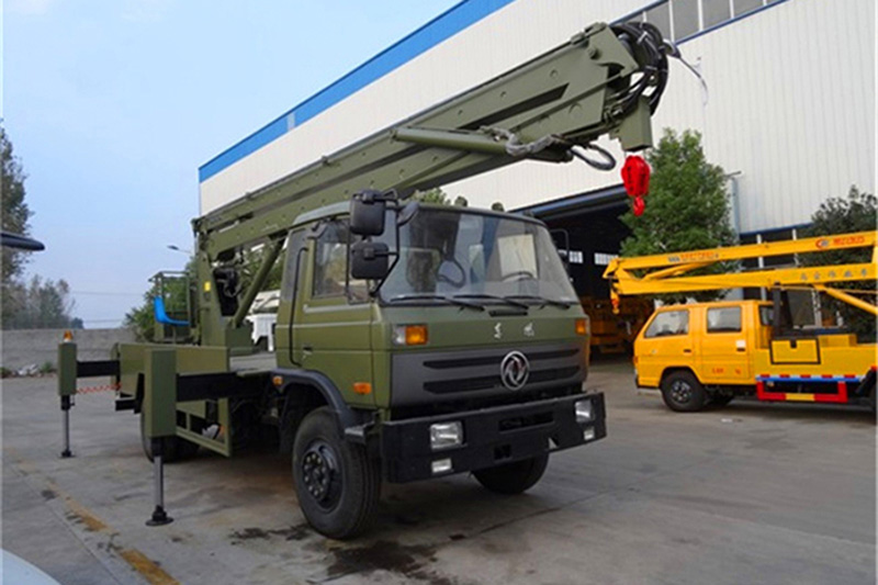 東風153型22米曲臂高空作業(yè)車