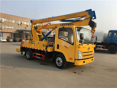 解放國(guó)六13.5米藍(lán)牌折臂高空作業(yè)車