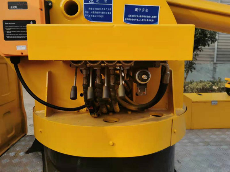 國(guó)六東風(fēng)多利卡25米直臂高空作業(yè)車(chē)