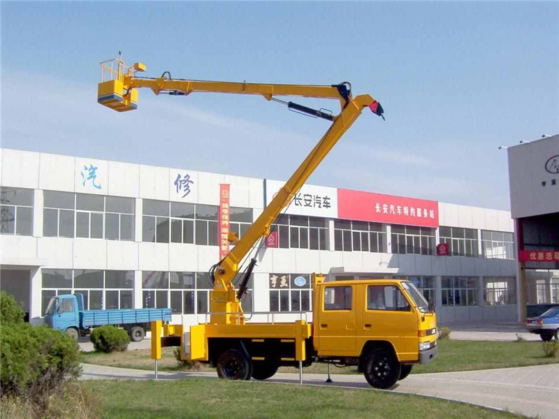 高空作業(yè)車的無奈與支搭腳手架的現(xiàn)實