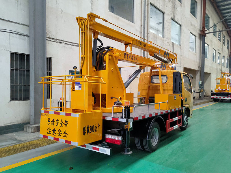 國(guó)六東風(fēng)多利卡13.5米高空作業(yè)車