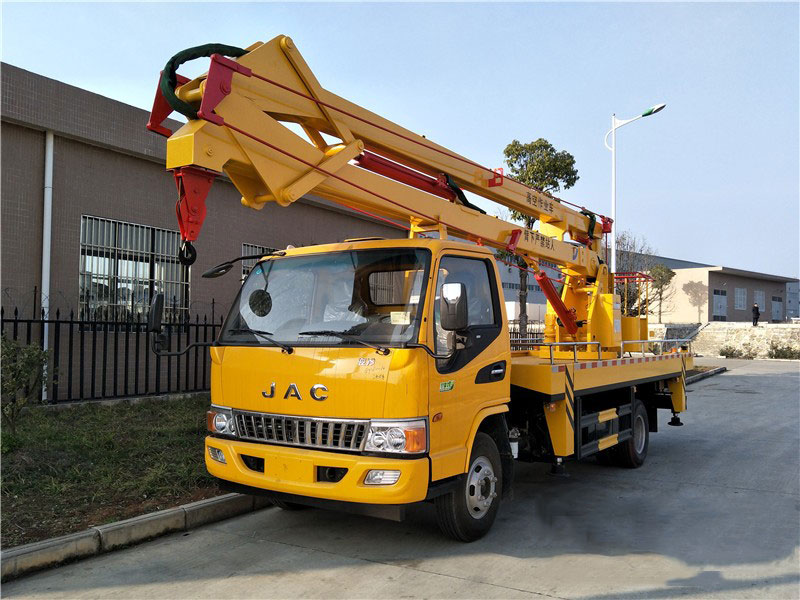 18米折臂高空作業(yè)車(chē)交車(chē)