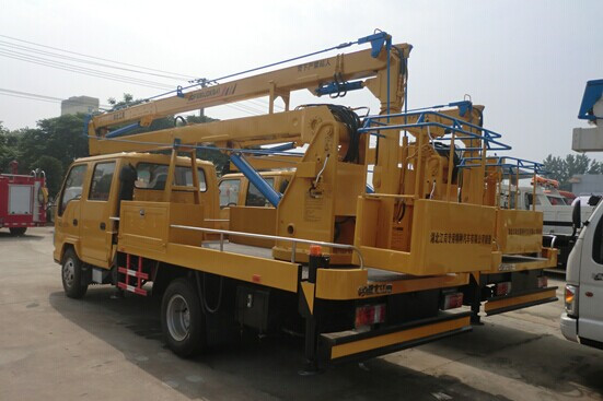 直臂高空作業(yè)車和折疊式高空作業(yè)車哪款更好