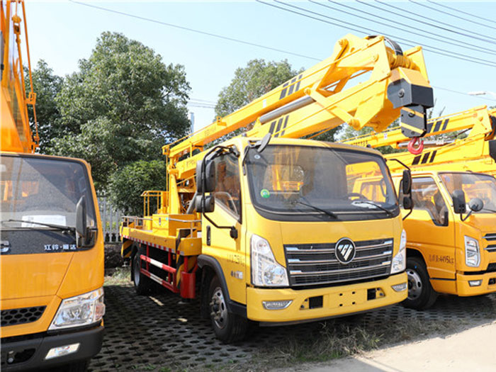 福田時(shí)代領(lǐng)航6國六18.5米折疊臂式高空作業(yè)車多少錢