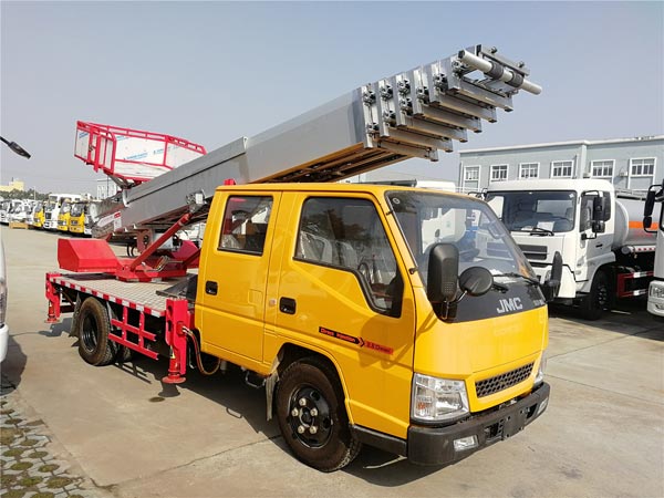 28米高空云梯作業(yè)車圖片展