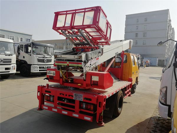 28米高空云梯作業(yè)車圖片展