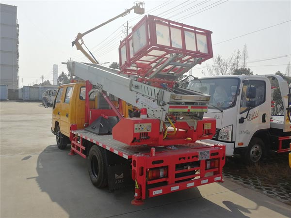 28米高空云梯作業(yè)車圖片展