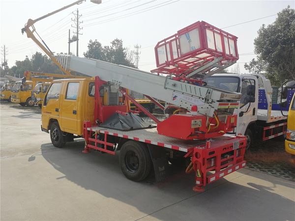 28米高空云梯作業(yè)車圖片展