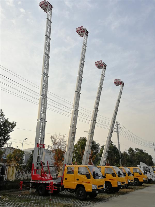 28米高空云梯作業(yè)車圖片展