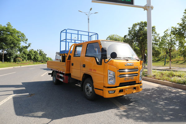 江鈴順達雙排國六8米剪刀式高空作業(yè)車有什么不同