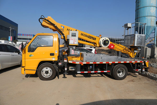 折疊臂式與直臂式高空作業(yè)車的劣勢與優(yōu)勢對比