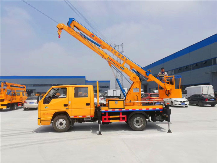 藍(lán)牌國六江鈴13米高空作業(yè)車