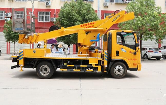 國六大運(yùn)23米伸縮臂式高空作業(yè)車