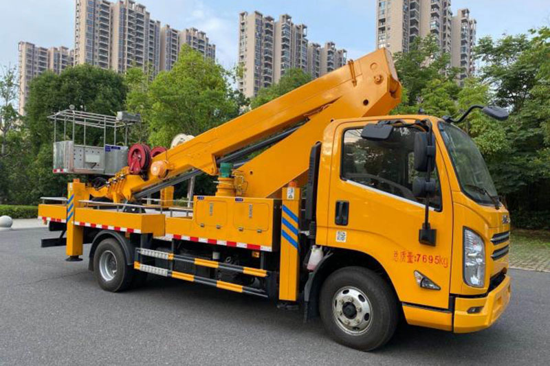 江鈴凱銳25米伸縮臂高空作業(yè)車