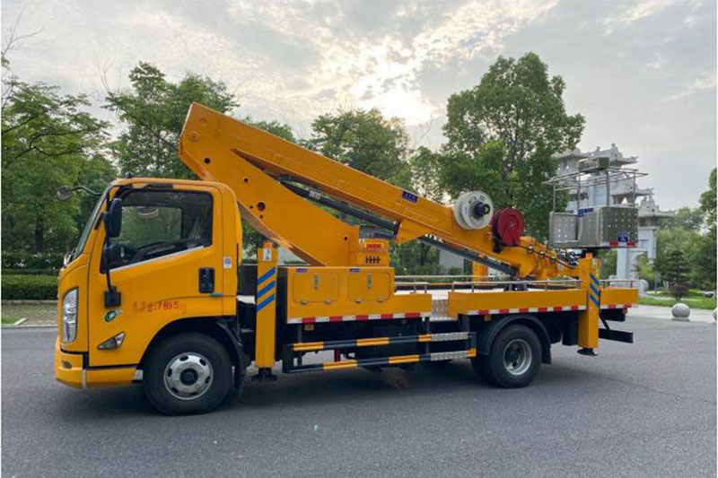 江鈴凱銳25米伸縮臂高空作業(yè)車