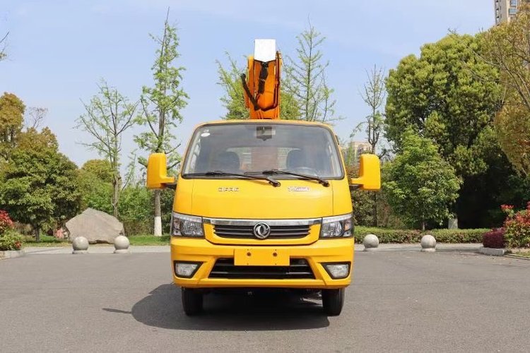 國六東風(fēng)途逸20米藍(lán)牌單排伸縮臂高空作業(yè)車