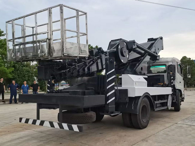 舉升高度45米的東風(fēng)天錦高空作業(yè)車(chē)