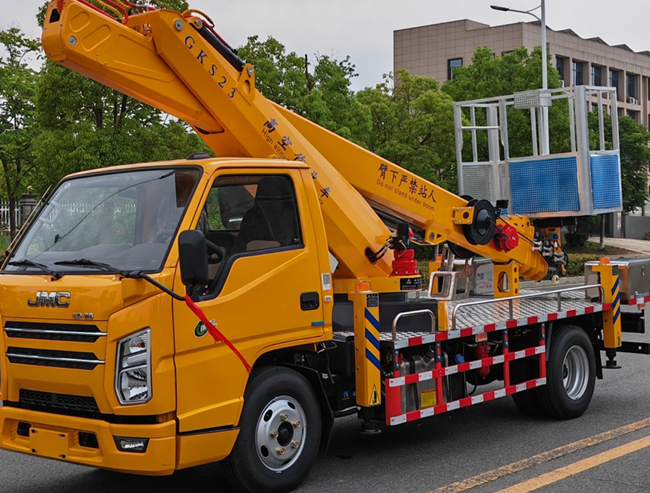 23米江鈴順達(dá)藍(lán)牌高空作業(yè)車已送往長(zhǎng)沙交車