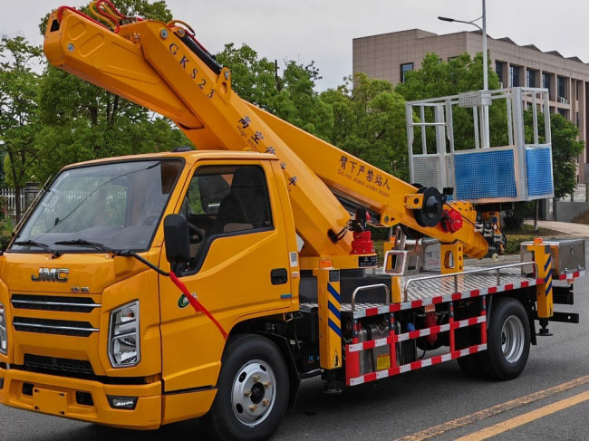 藍(lán)牌江鈴順達(dá)23米高空作業(yè)車送往浙江義烏交車