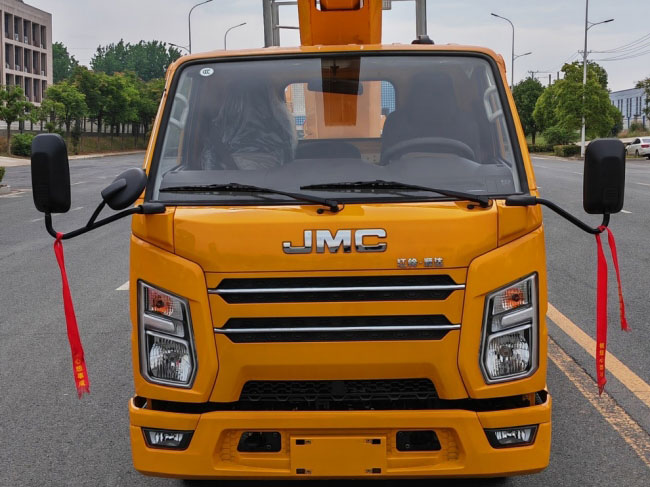 藍(lán)牌江鈴順達(dá)23米高空作業(yè)車送往浙江義烏交車