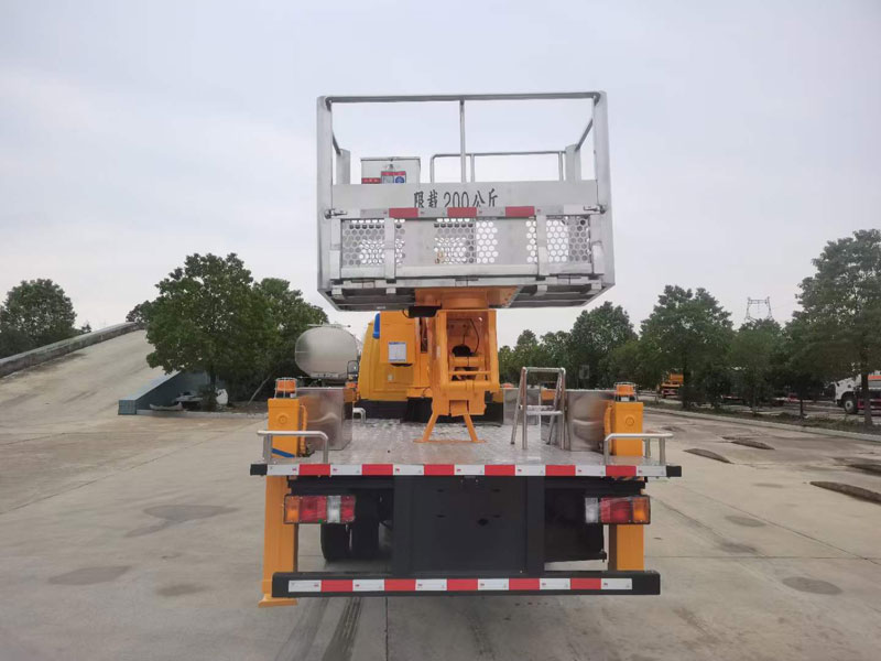 國(guó)六?五十鈴雙排18米高空作業(yè)車