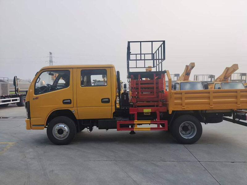 東風(fēng)8米藍(lán)牌雙排升降平臺(tái)高空作業(yè)車