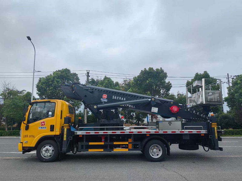 程力華鑫慶鈴鈴咖36米直臂高空作業(yè)車(chē)