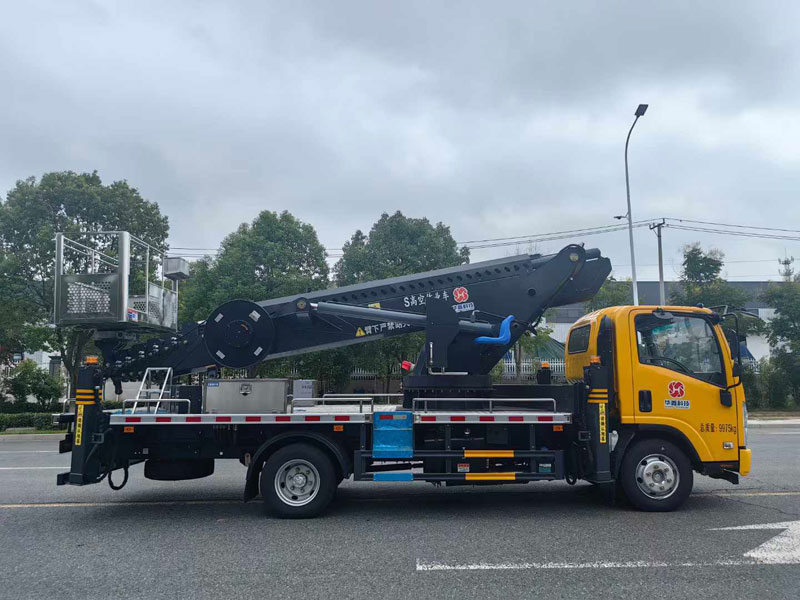 程力華鑫慶鈴鈴咖36米直臂高空作業(yè)車(chē)