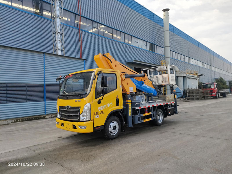 國(guó)六福田領(lǐng)航M5藍(lán)牌30米直臂高空作業(yè)車