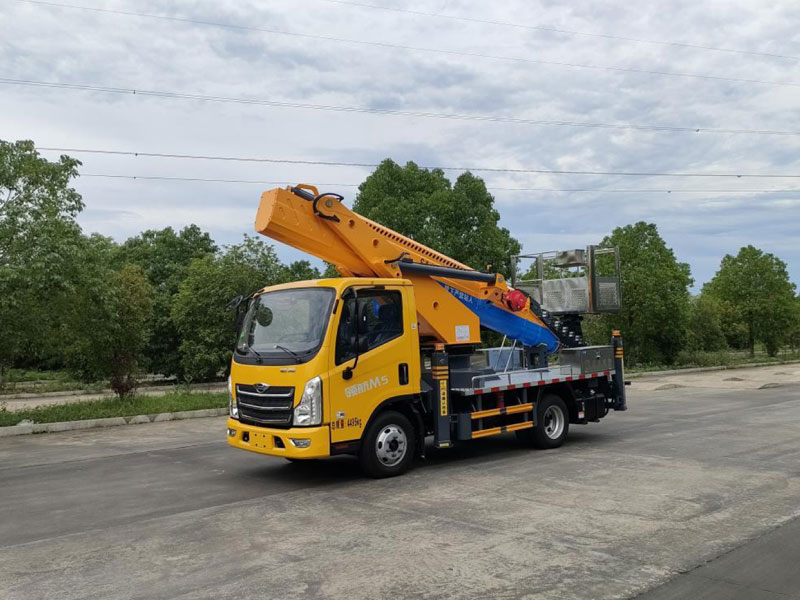 國(guó)六福田領(lǐng)航M5藍(lán)牌33米高空作業(yè)車