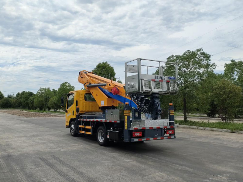 程力華鑫國六福田領(lǐng)航M5藍(lán)牌33米高空作業(yè)車